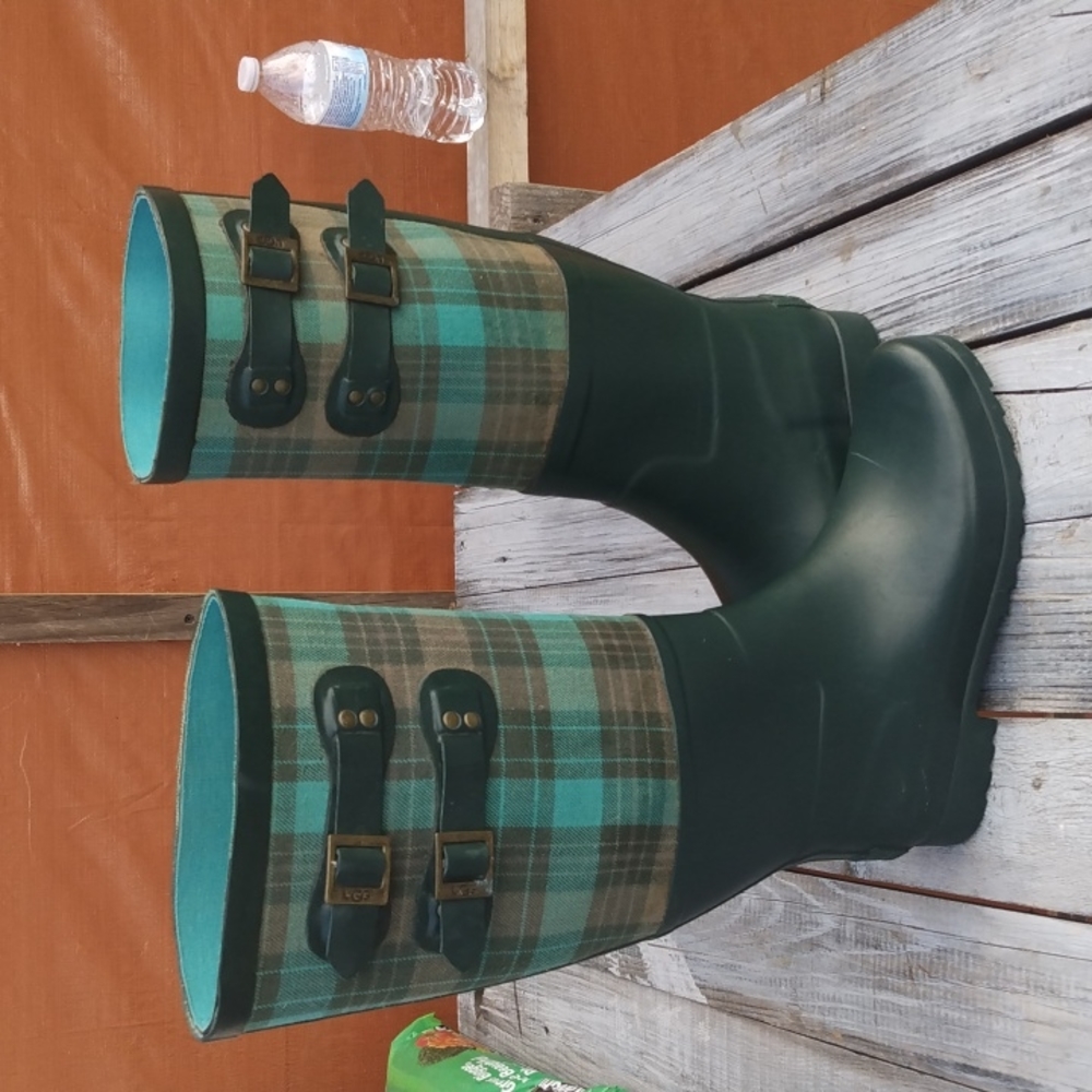 UGG plaid x hunter green rainboots